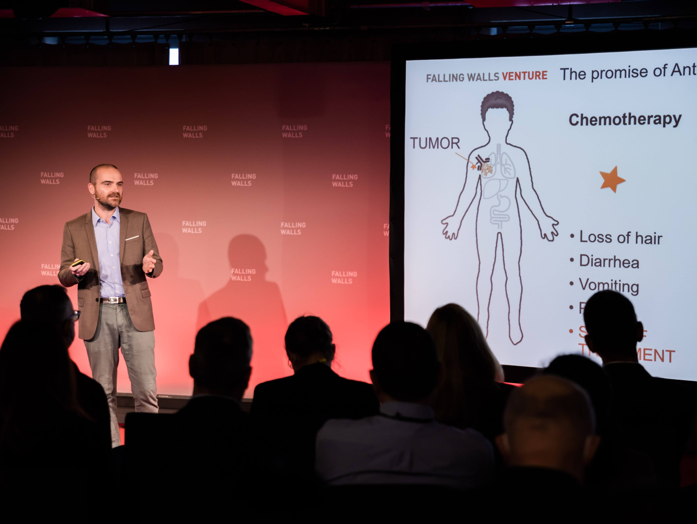 Dominik Schumacher presenting Tubulis at Falling Walls Science Summit