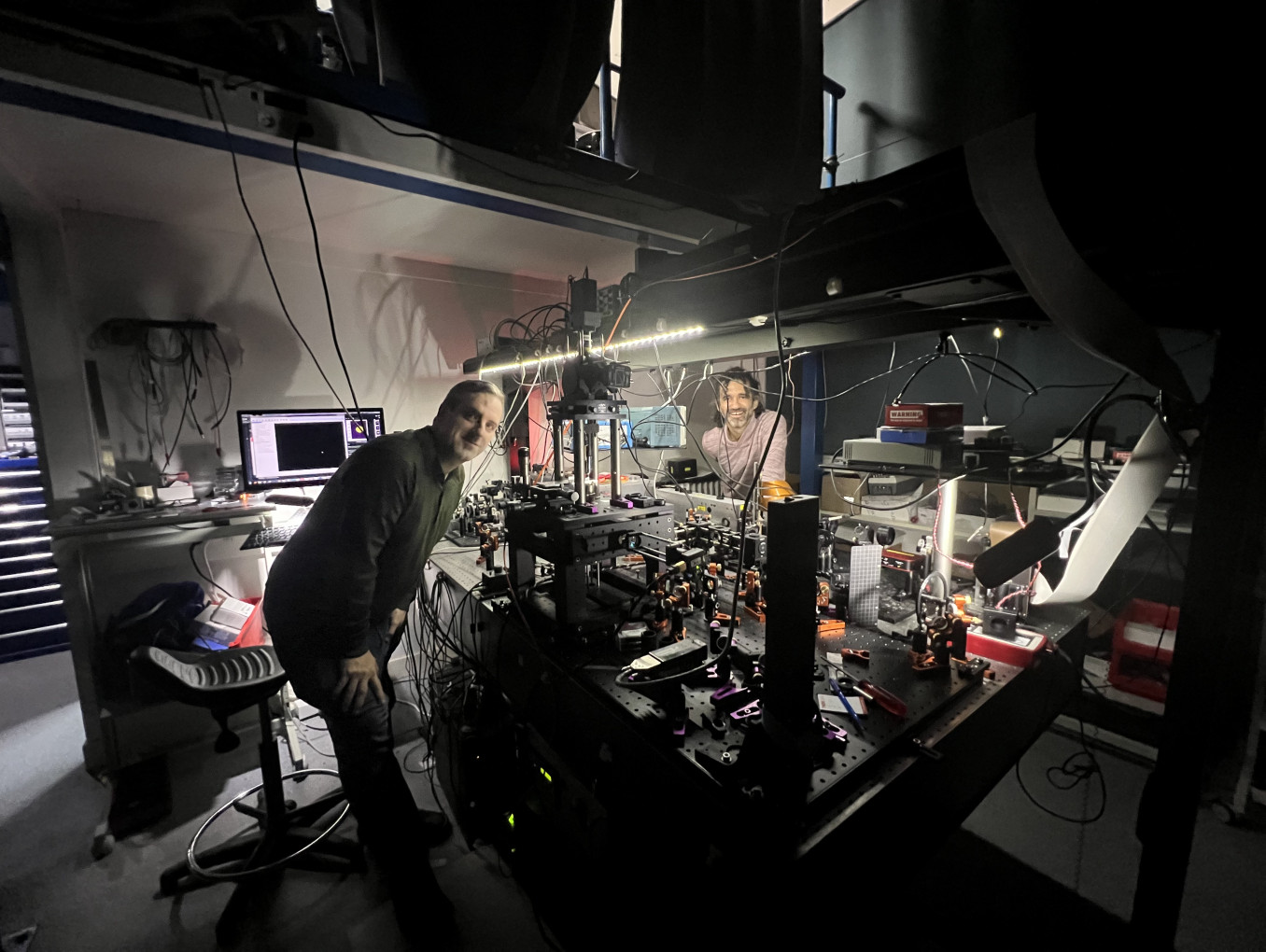 A photo of Gigan's lab with his coPI Hilton Barbosa de Aguiar