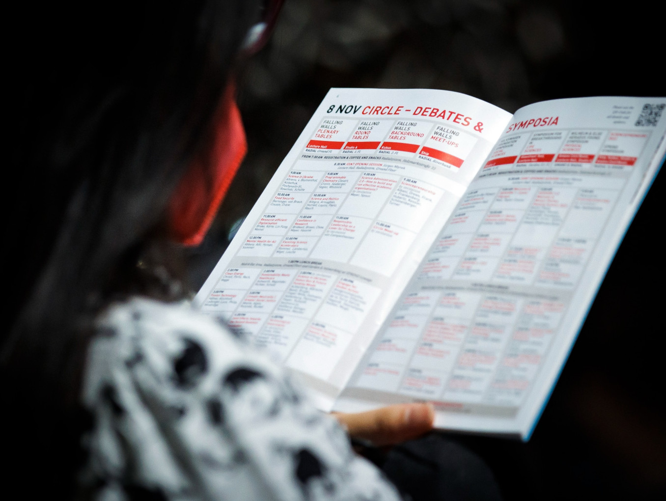 Picture of someone holding the printed Programme of the Science Summit 2022