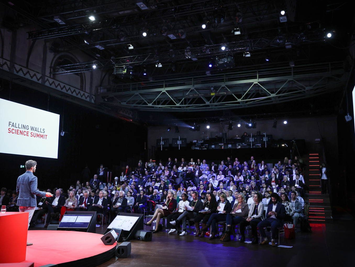 Lab Winner on Stage at Science Summit 2023