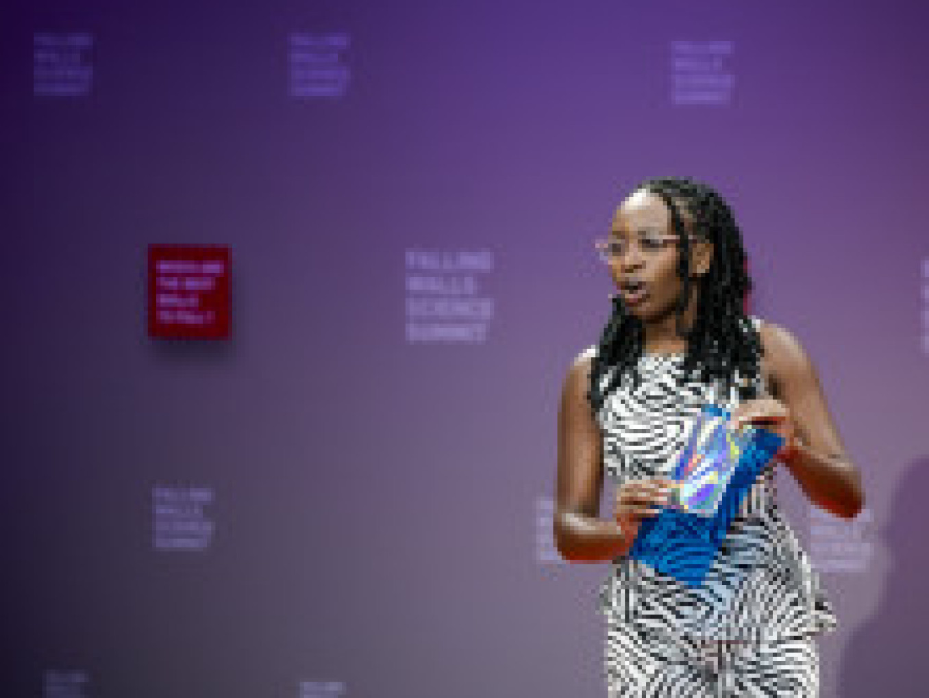 Emmie Chiyindiko on stage