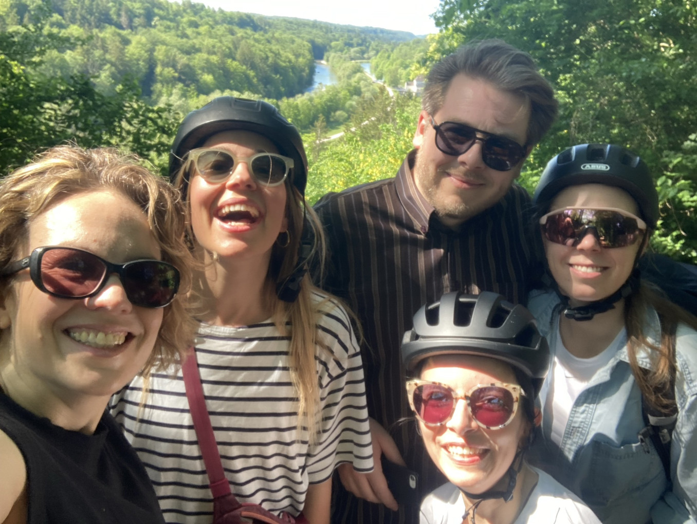 Amelia Fiske and her Team outside in nature, wearing bike helmets.