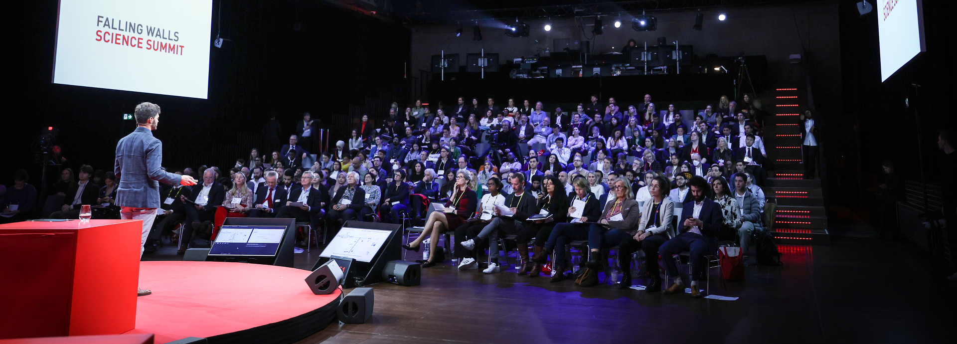Lab Winner on Stage at Science Summit 2023