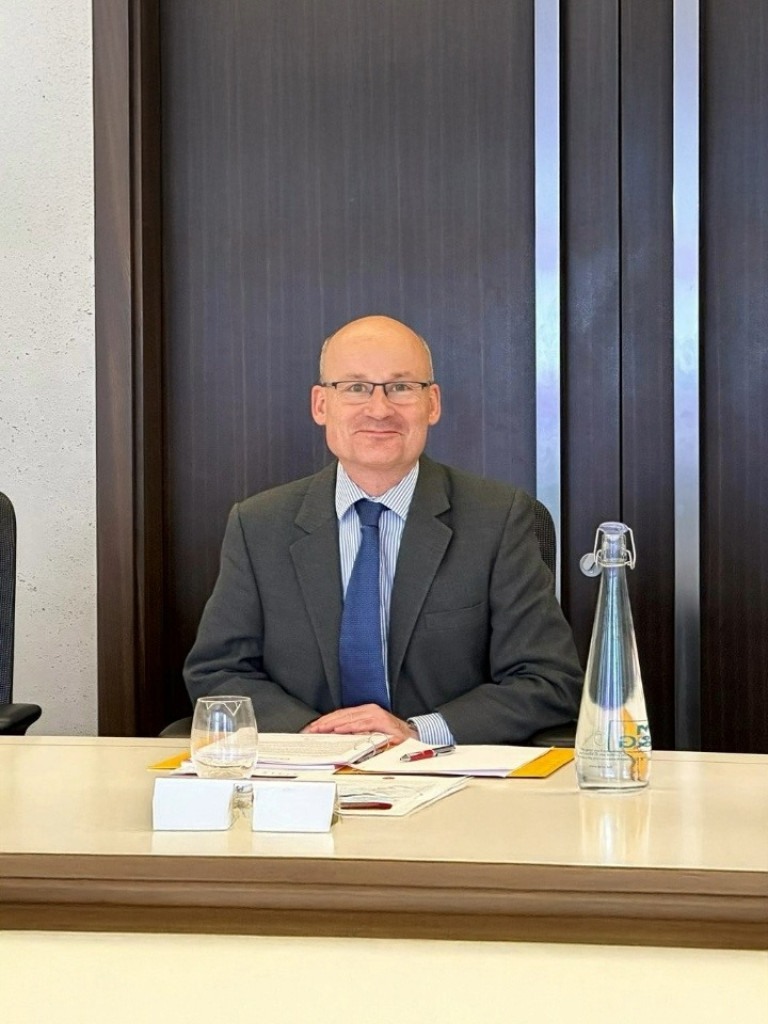 Portrait of Andrew Thompson