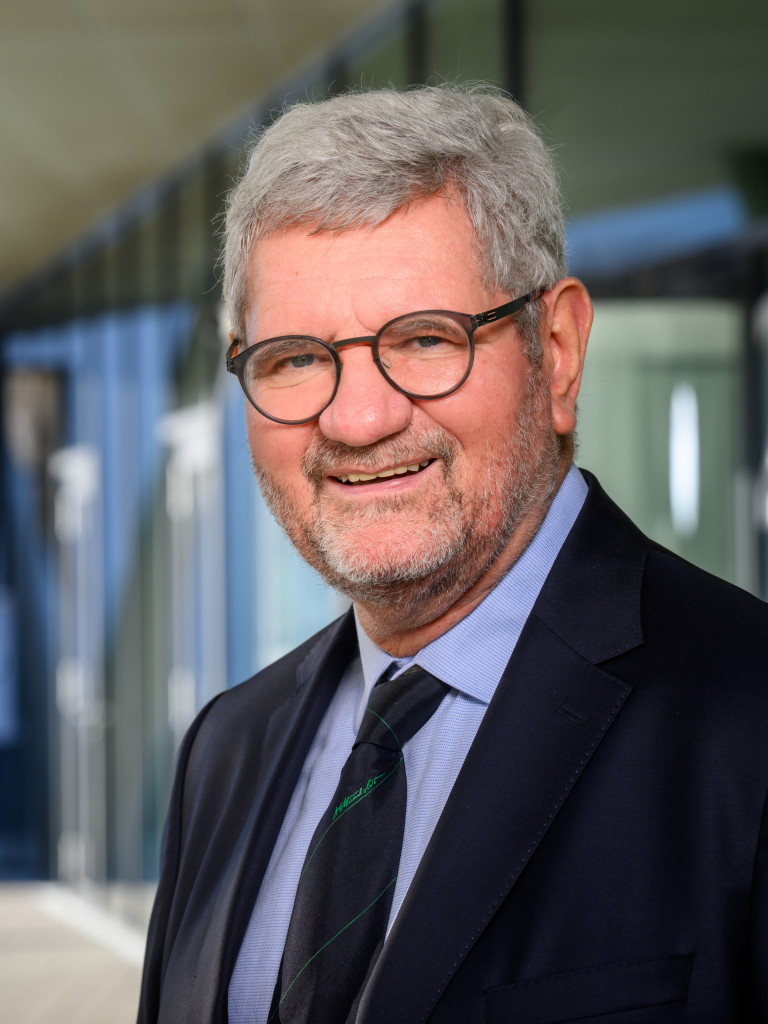 Portrait of Robert Schlögl