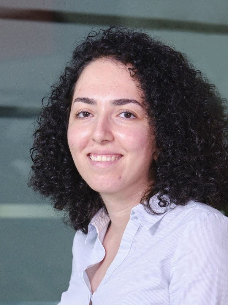 Elham Iravani 