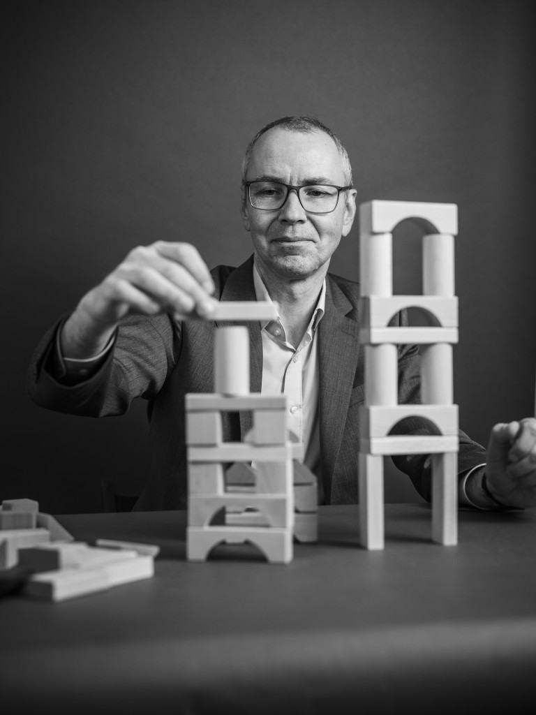 Image of Immanuel Bloch with building blocks for Falling Walls' Shape the Future campaign