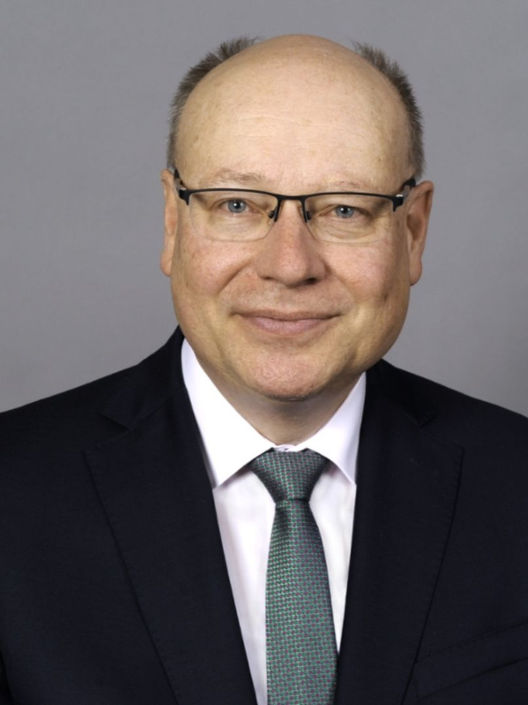 Portrait of Frank Wetzel