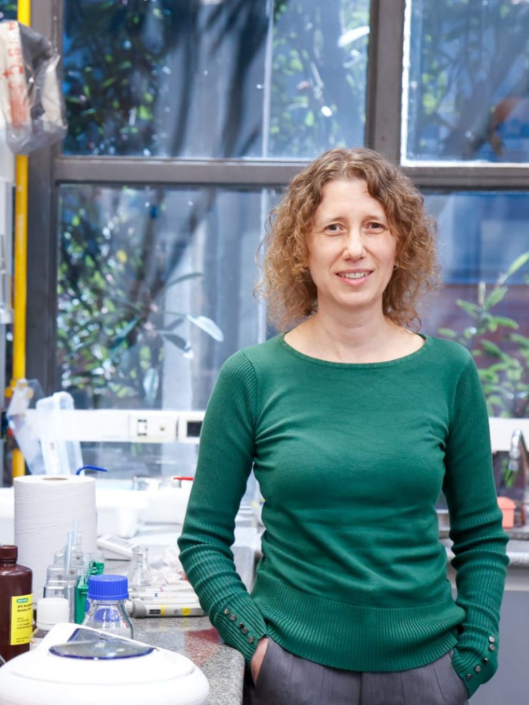 Portrait of Alicia Kowaltowski