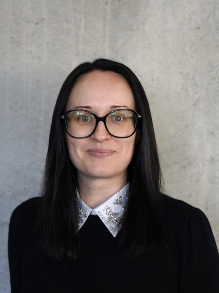 Portrait of Mona Alzheimer