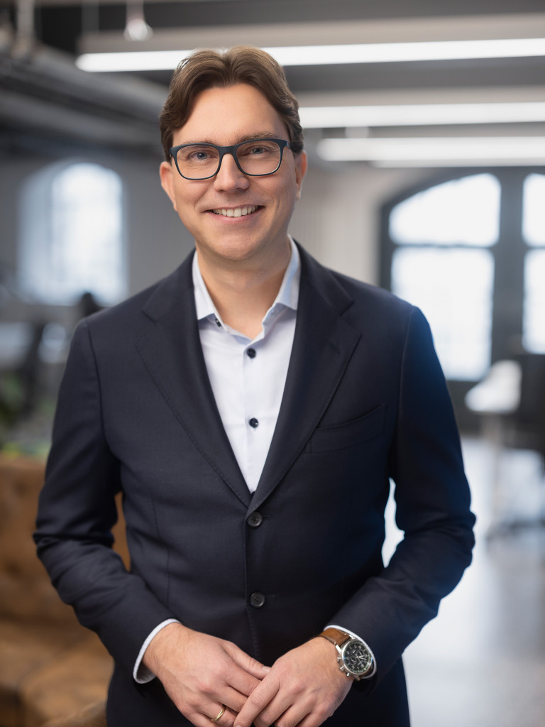 Portrait of Arik Willner