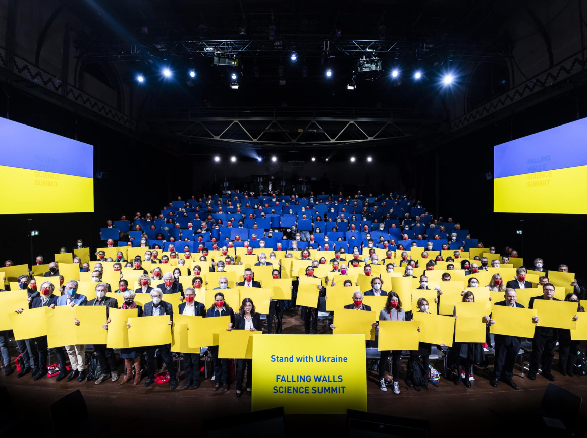 We stand for Ukraine - Audience at Science Summit 2023 in ukrainian colours