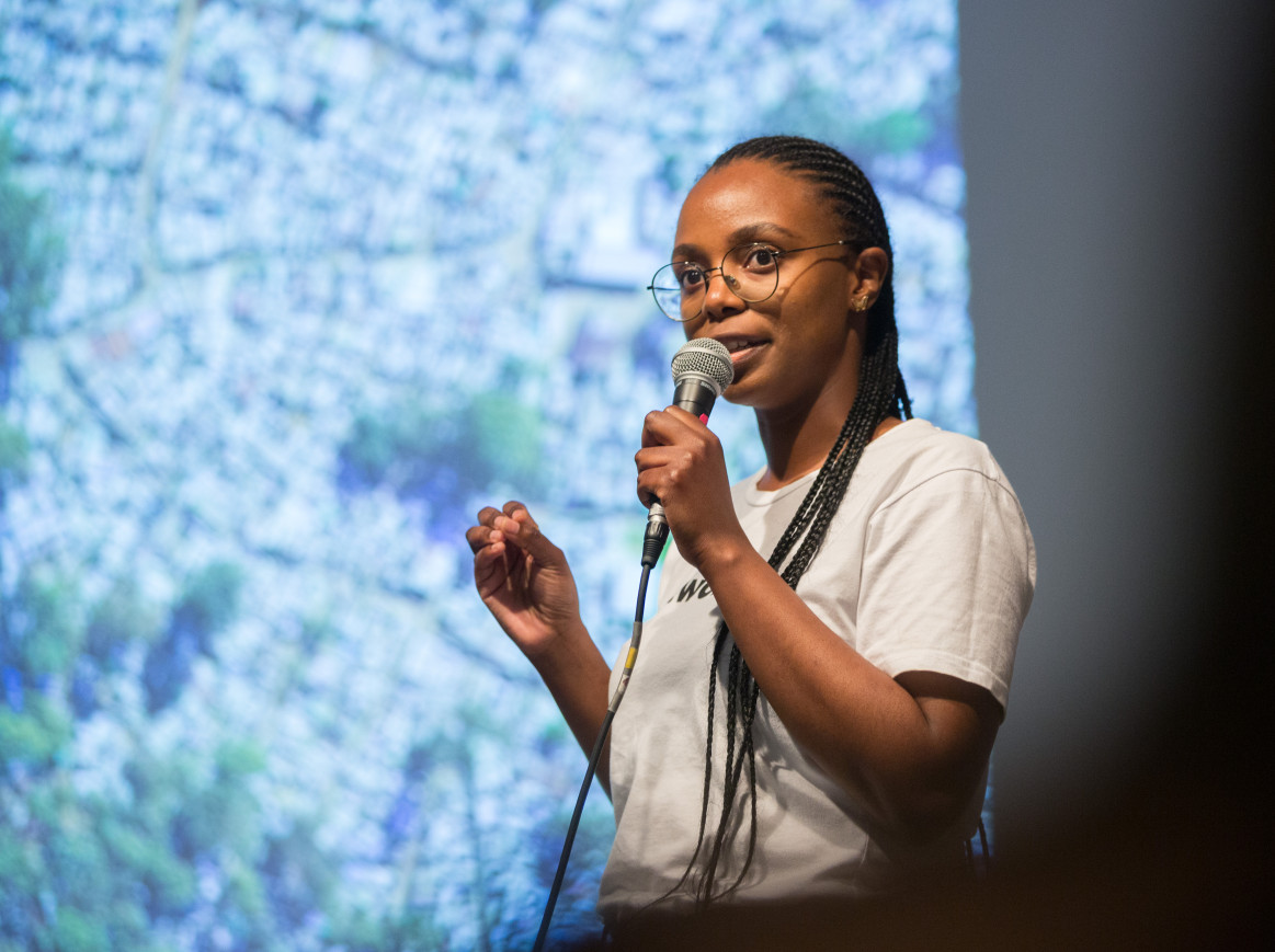 Woman presenting at Falling Walls Summer School 2023
