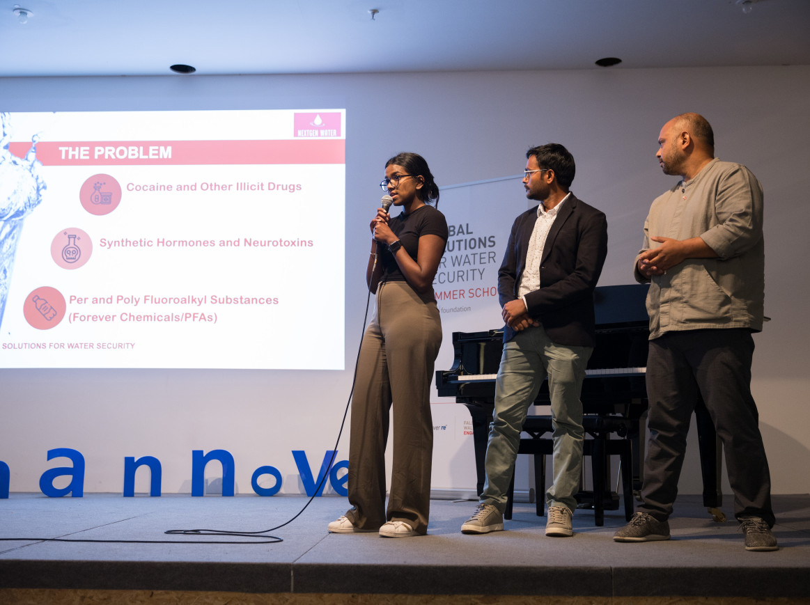 Group presenting at Falling Walls Summer School 2023
