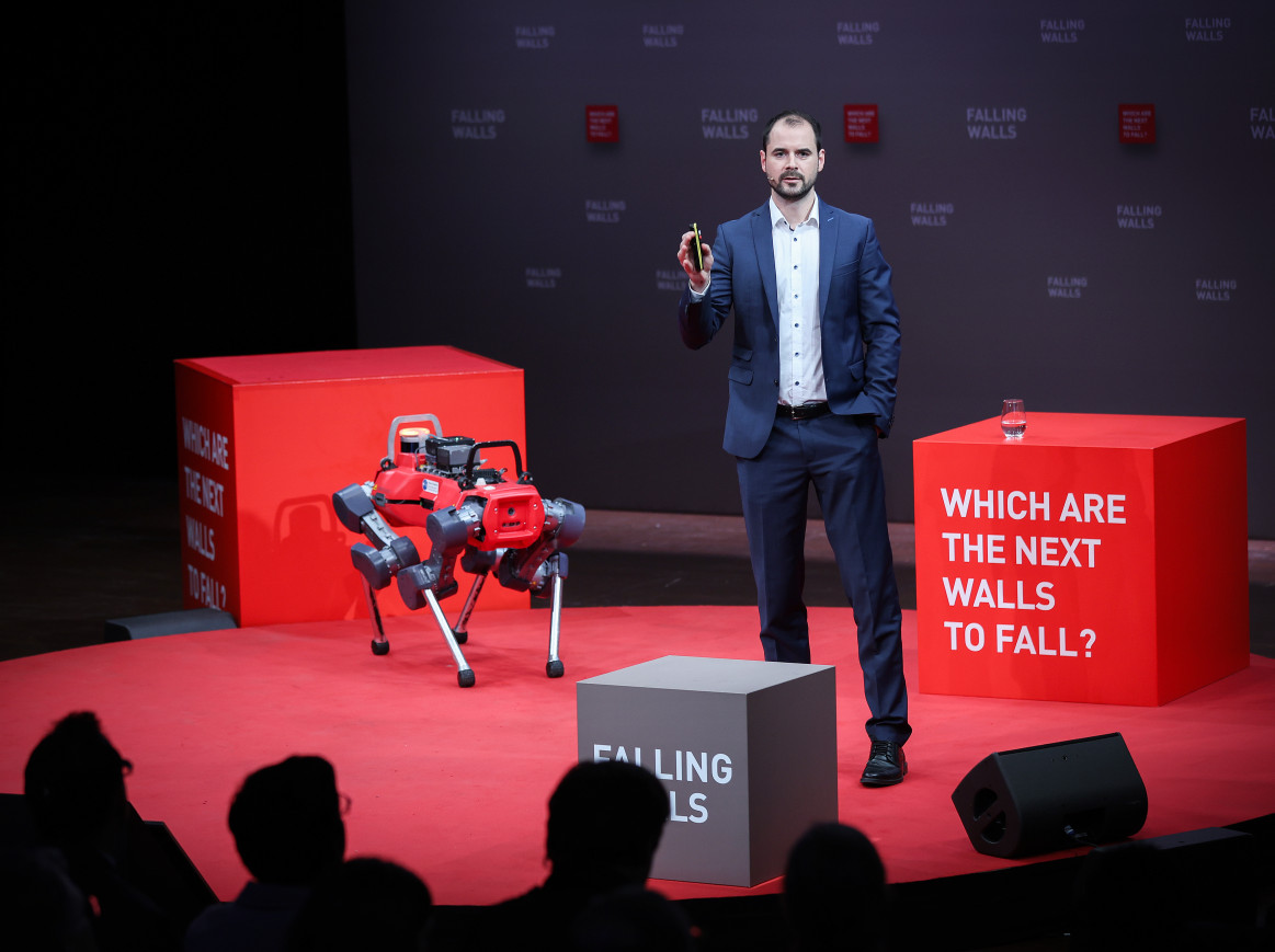 Marco Hutter on stage at Falling Walls Science Summit 2023