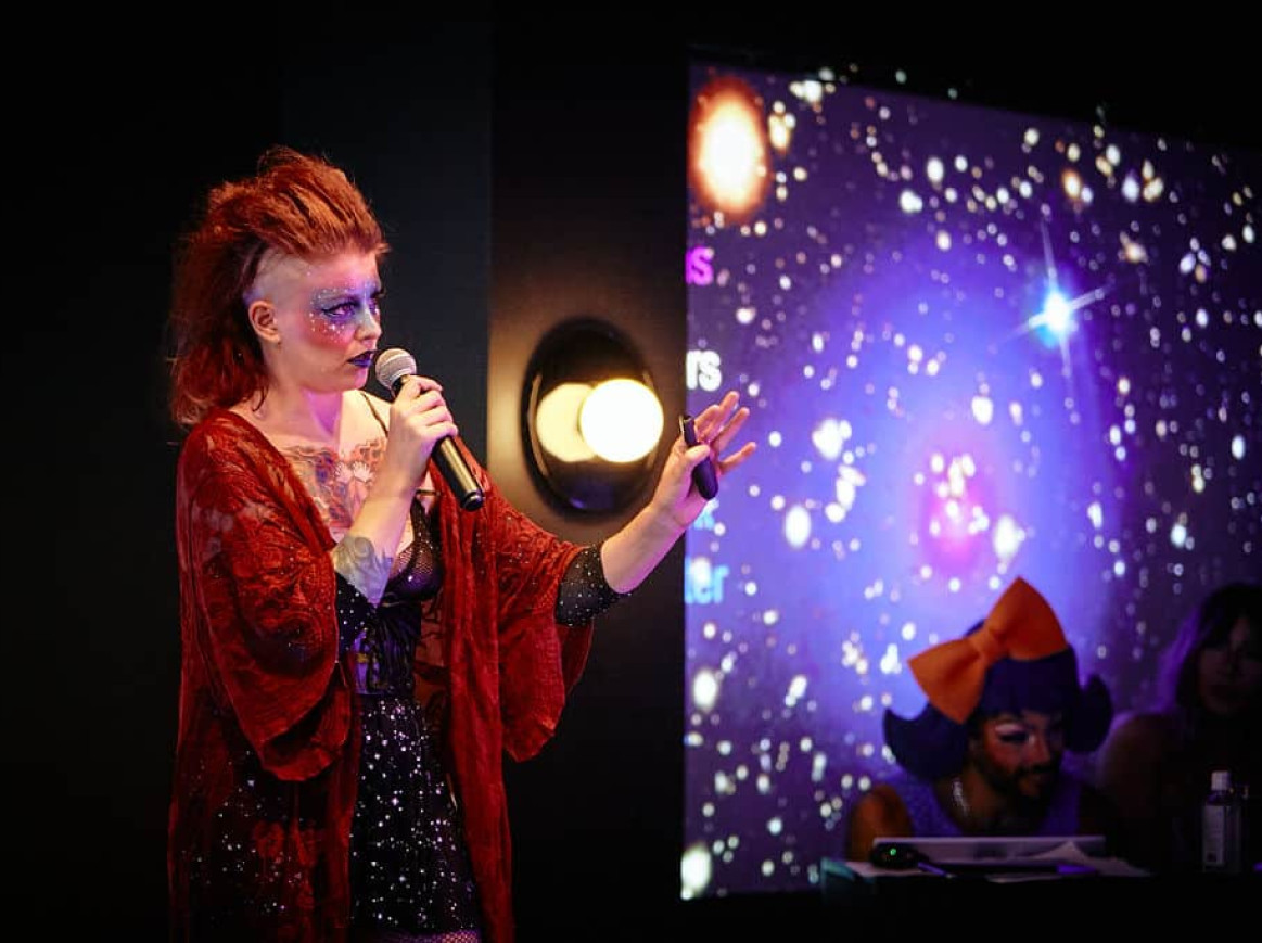 Elle Nyx the Space Witch teaches the Earthlings about Ram pressure stripping