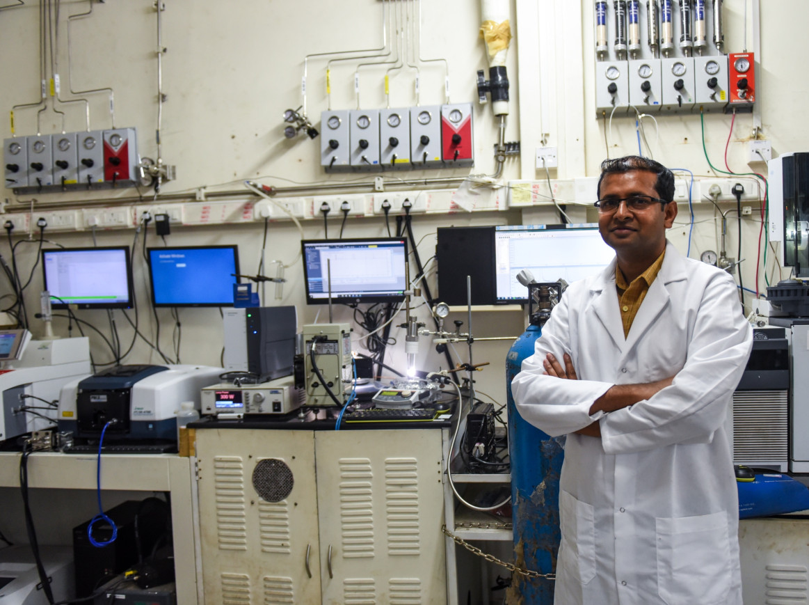 Vivek Polshettiwar in the lab