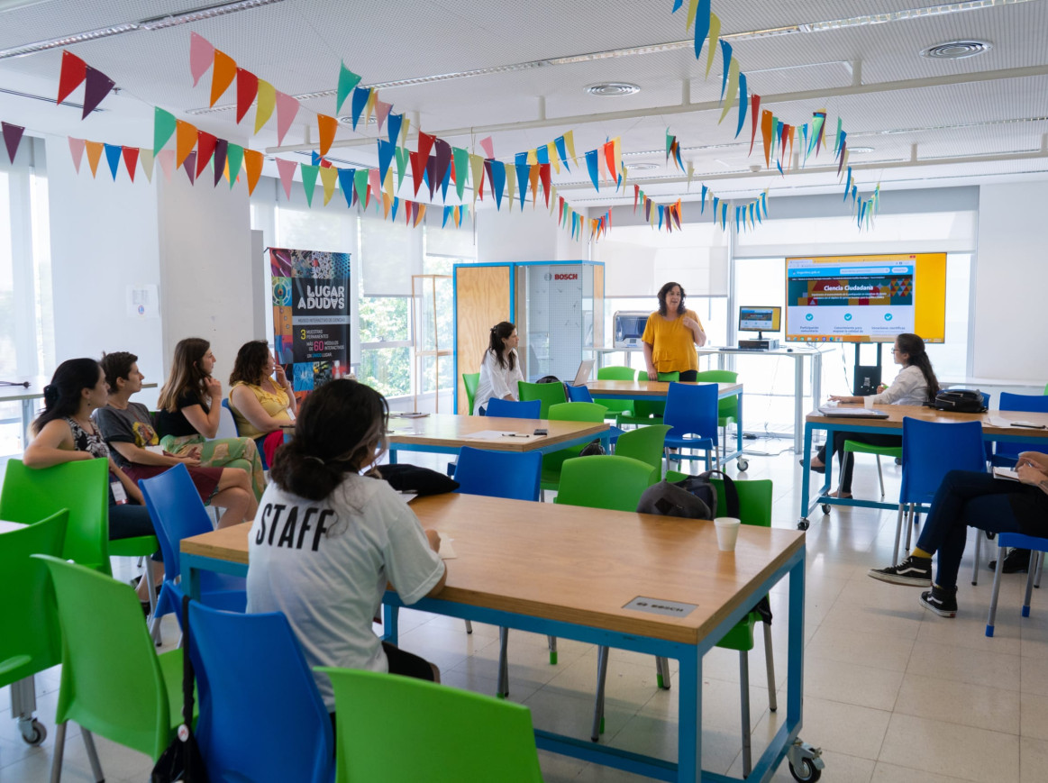 A woman is presenting in front of audience 