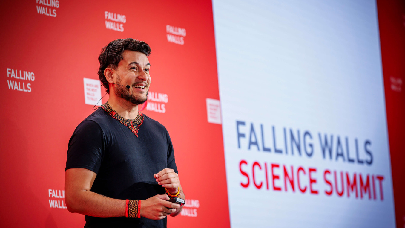 Nondas Ferreira da Silva presenting at the Falling Walls Science Summit