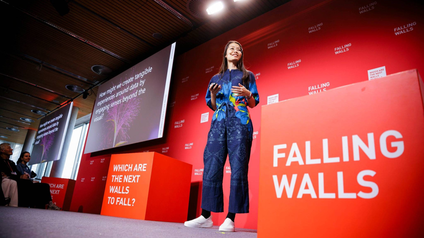 Science Summit Breakthrough of the Year in Arts and Science category Tiange Wang on stage.