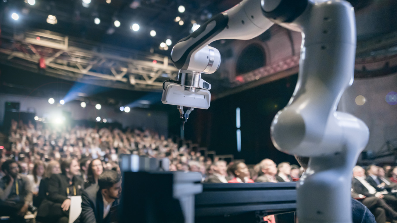 Robot Arm on Stage at Falling Walls Science Summit