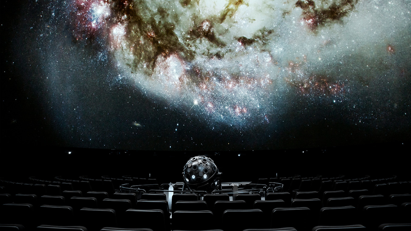 Planetariumssaal mit Sternprojektor im Zeiss-Großplanetarium