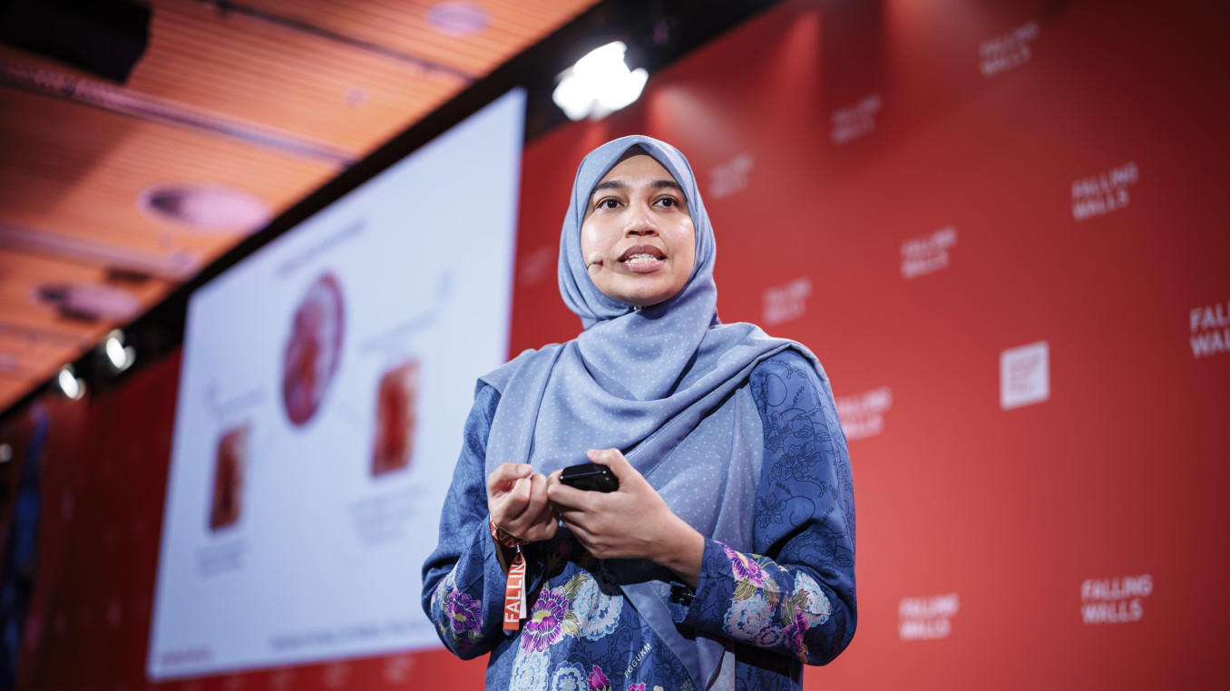 Falling Walls Lab Finalist on Stage