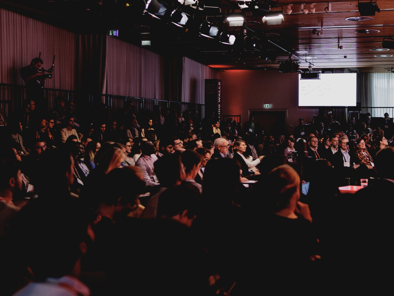 Speaker and audience at the Falling Walls Science Summit.