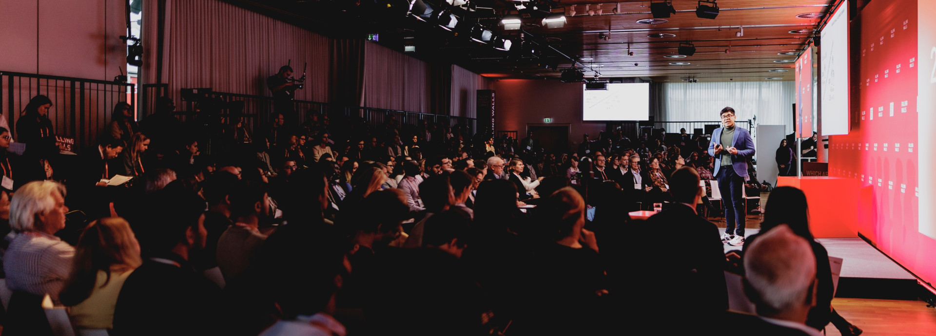 Speaker and audience at the Falling Walls Science Summit.